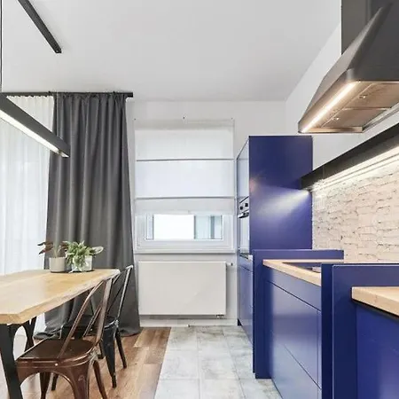 Stylish Two-story - Nowy Oltaszyn アパート Iwiny