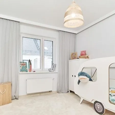 Stylish Two-story - Nowy Oltaszyn アパート *